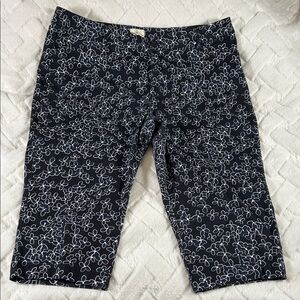 St. John's Bay Navy and White Floral Crop Pants size 18